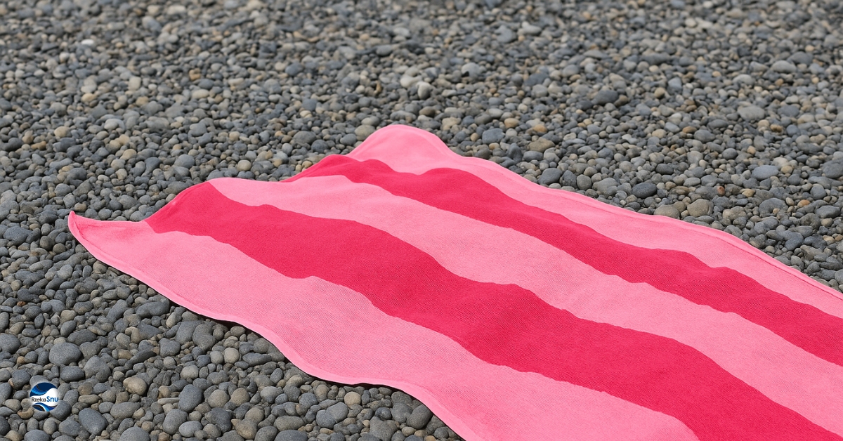 ręcznik na plaży w chorwacji